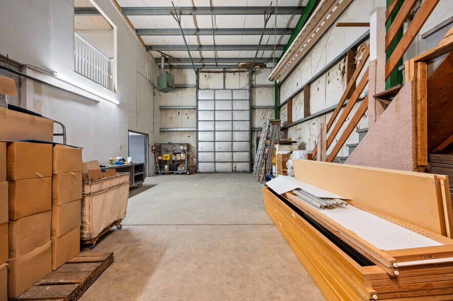 More Photos Of 2727 Dixon St, Port Coquitlam Industrial For Lease