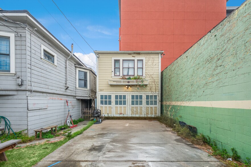 More Photos Of 2857 Ford St, Oakland Multifamily For Sale