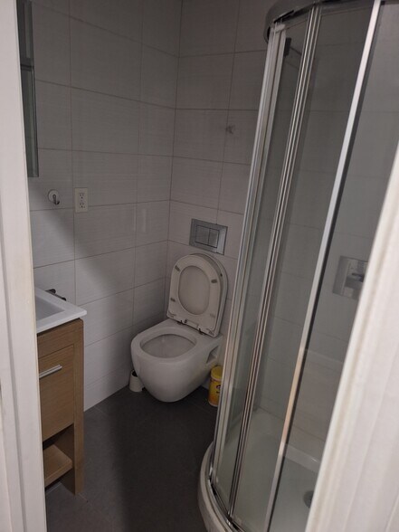 More Photos Of 149 47th St, Brooklyn Warehouse For Lease