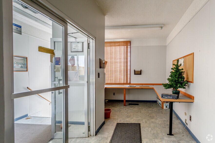 More Photos Of 512 S Main St, Carrollton Warehouse For Sale