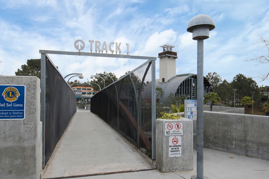 More Photos Of 153 N Highway 101, Solana Beach Storefront Retail Office For Lease