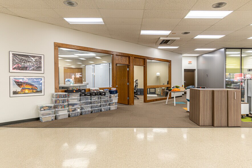 More Photos Of 218 2nd St, Coralville Flex For Sale