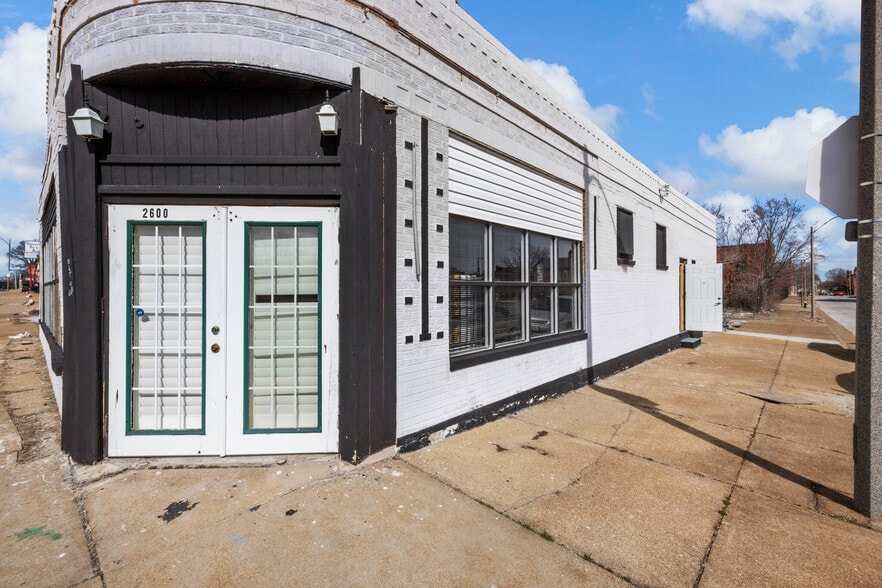 More Photos Of 2600 N Florissant Ave, Saint Louis Flex For Sale
