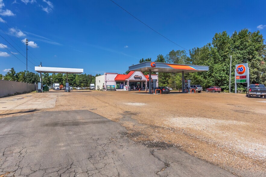 More Photos Of 5577 County Road 174, Grenada General Retail For Sale