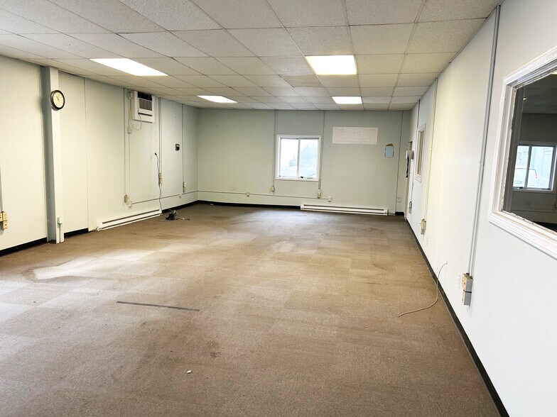 More Photos Of 93 Broadway, Menands Light Manufacturing For Sale