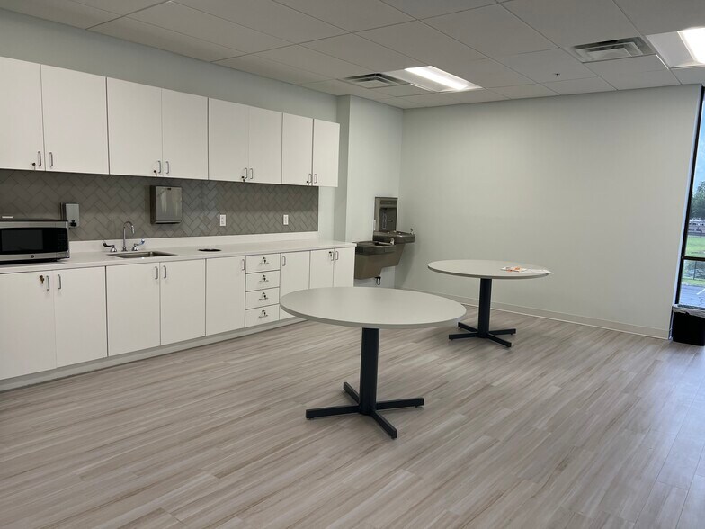 More Photos Of 5405 Diplomat Cir, Orlando Loft Creative Space For Lease