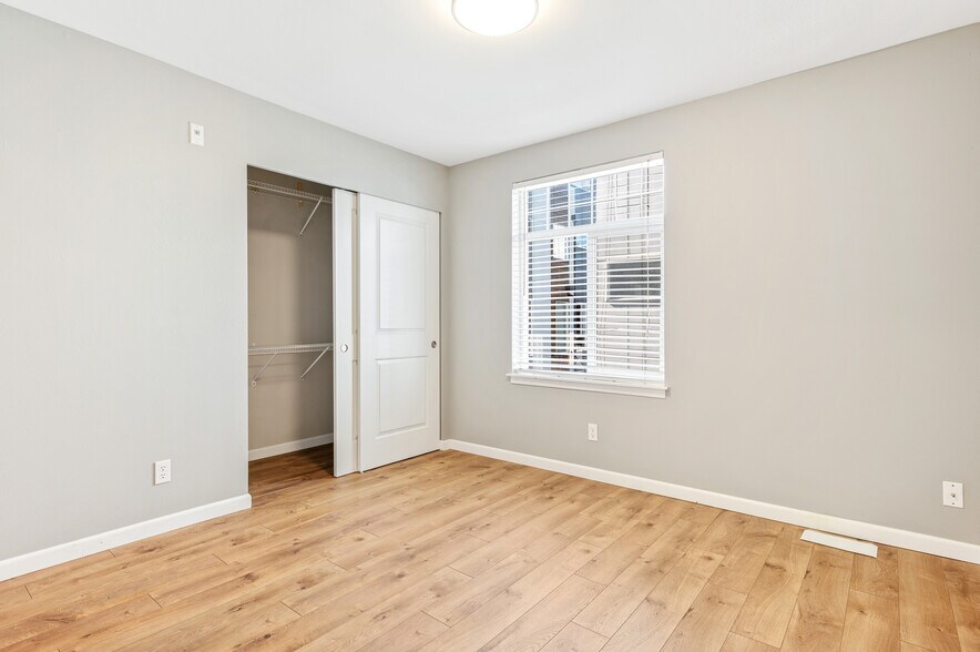 More Photos Of 3315 Claremont Ave S, Seattle Apartments For Sale