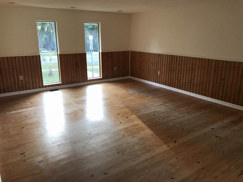 More Photos Of 12409 Curley St, San Antonio Loft Creative Space For Sale