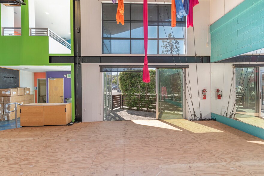 More Photos Of 512 N Pacific Coast Hwy, Redondo Beach Freestanding For Sale