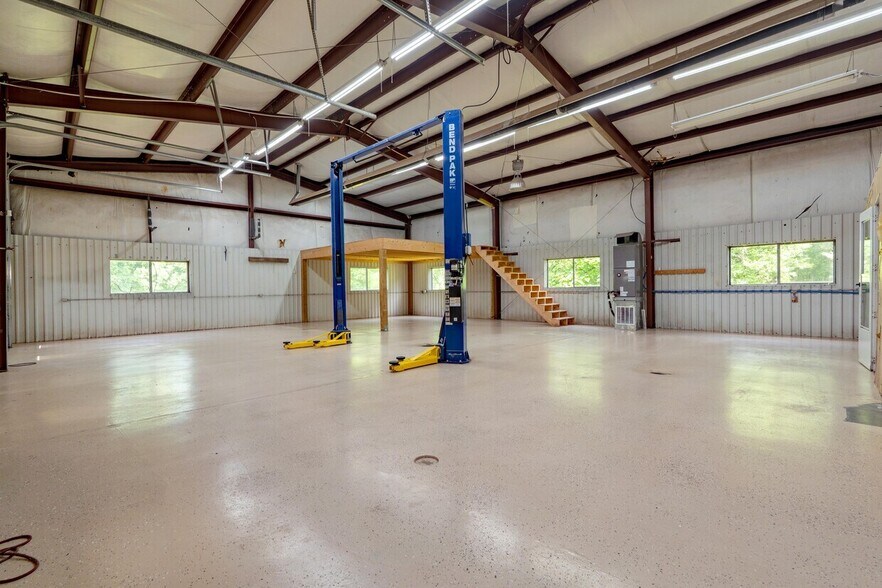 More Photos Of 414 Highway 42, Osage Beach Flex For Lease