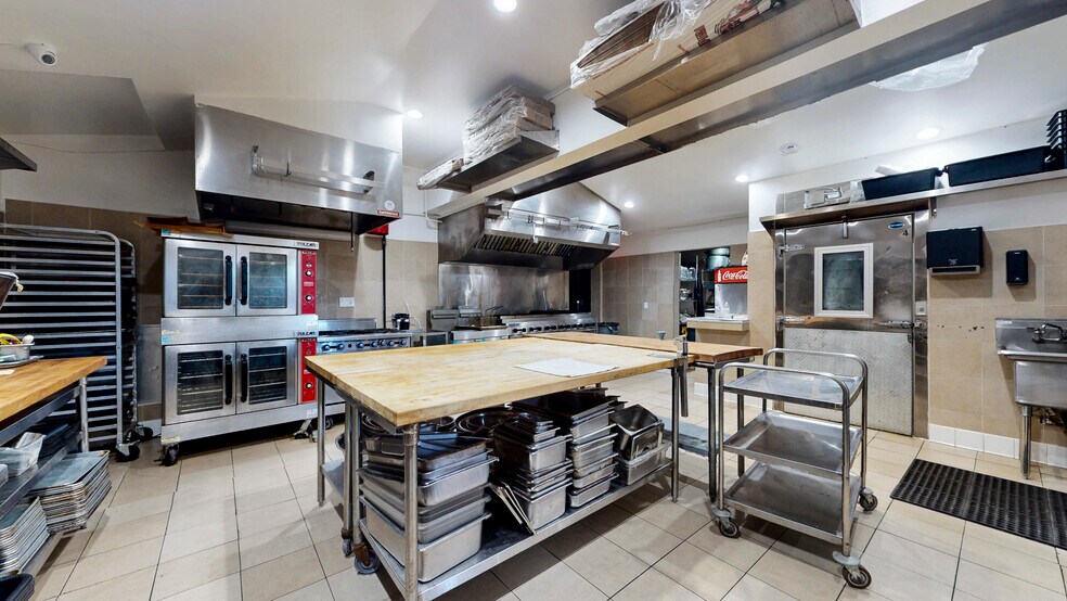 More Photos Of 6500 Foothill Blvd, Tujunga Restaurant For Sale