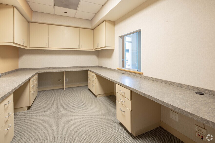 More Photos Of 1170 E Belvidere Rd, Grayslake Medical For Lease