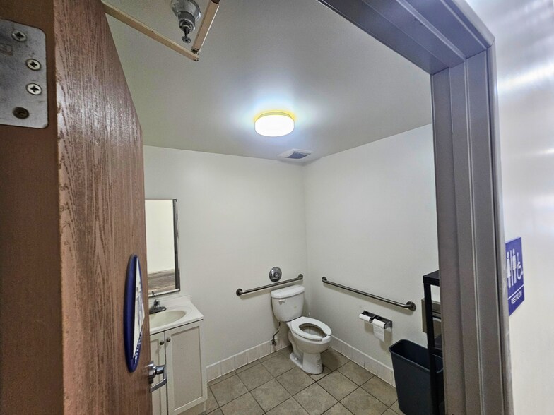More Photos Of 1711-1723 E 58th Pl, Los Angeles Manufacturing For Lease