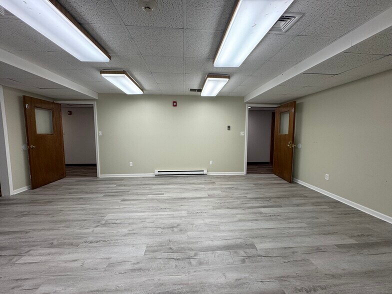 More Photos Of 132 Main St, Southington Bank For Lease