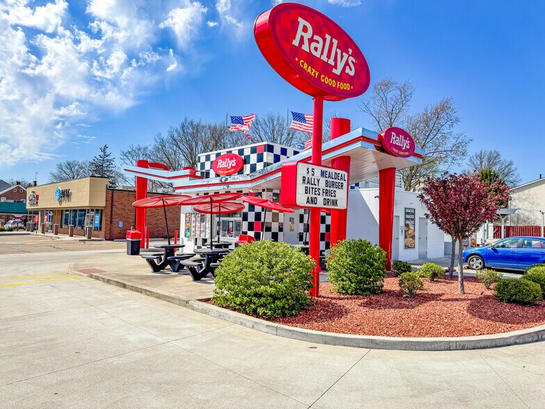 More Photos Of 4503 Tuscarawas St W, Canton Freestanding For Sale