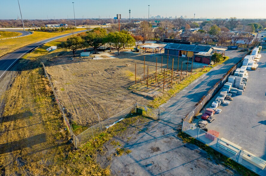 More Photos Of 1600 S General Mcmullen Dr, San Antonio Land For Lease