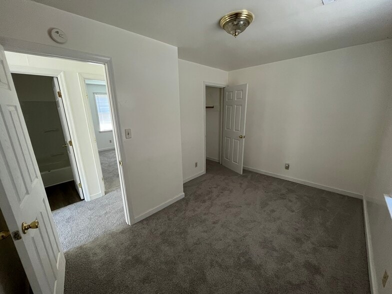 More Photos Of 172 McKeever St, Petersburg Multifamily For Sale