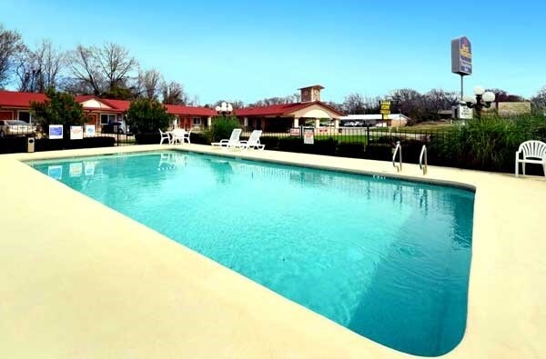 More Photos Of 1601 W Palestine Ave, Palestine Hotel For Sale