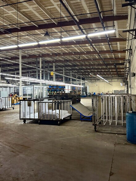 More Photos Of 2303 E 11th St, Los Angeles Warehouse For Lease