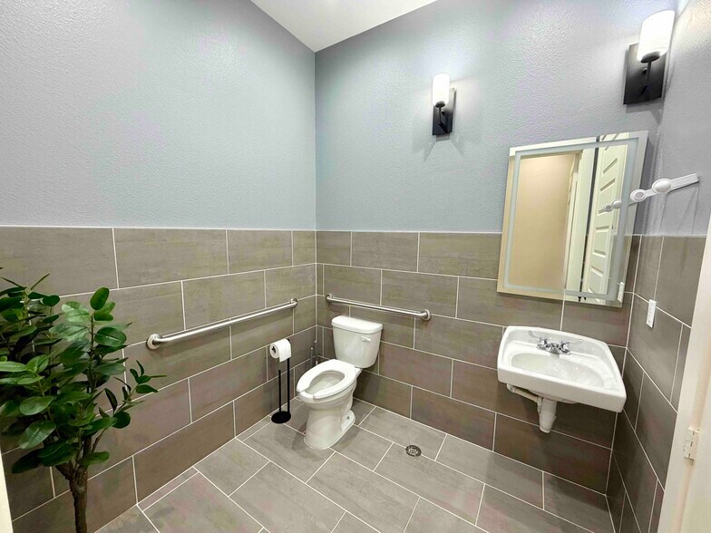 More Photos Of 2797 S Stonebridge Dr, McKinney Medical For Sale