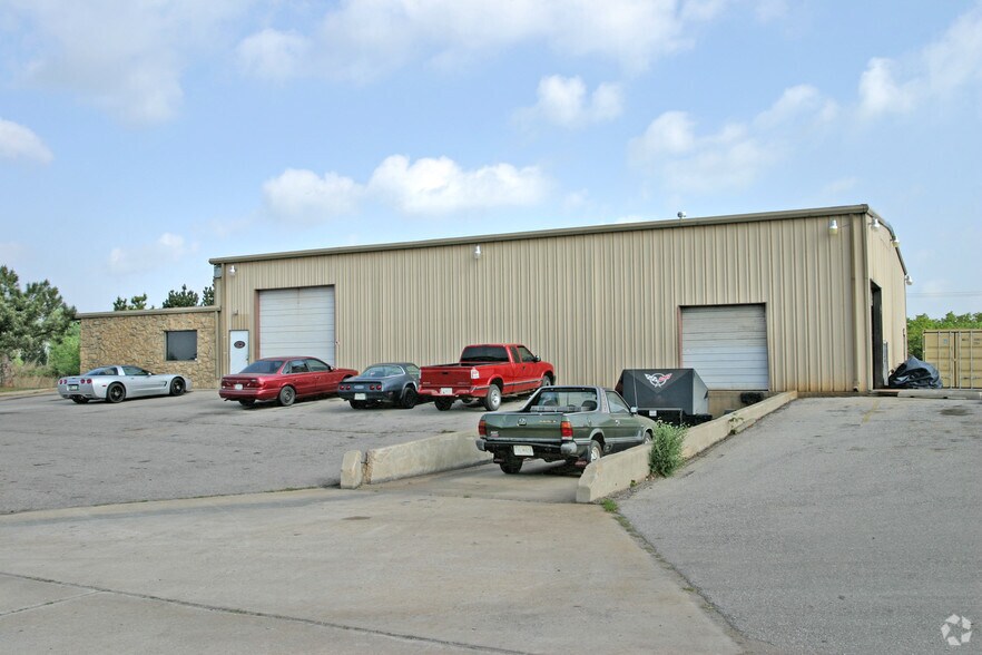 More Photos Of 4455 Woods and Sons Ave, Edmond Manufacturing For Lease