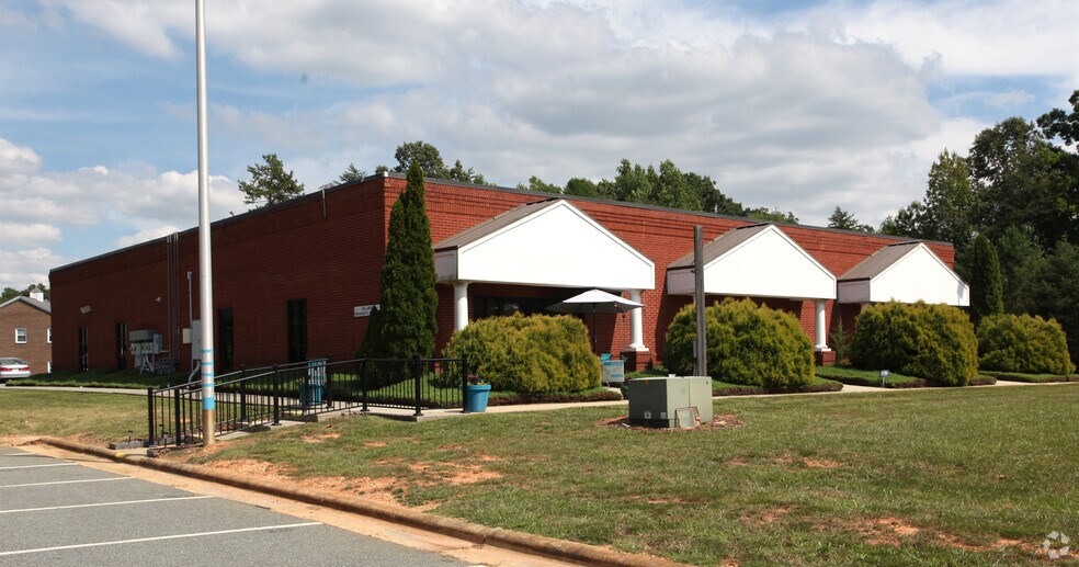 More Photos Of 508 Holly Hill Ln, Burlington Office Residential For Lease