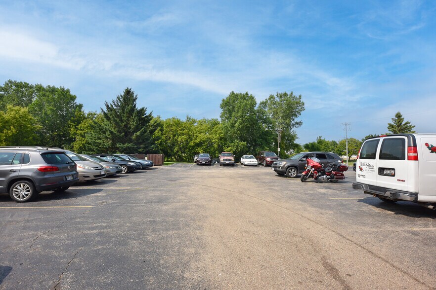 More Photos Of 820 W Sumner St, Hartford Auto Repair For Sale