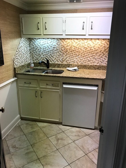 More Photos Of 1600 St Julian Pl, Columbia Office For Lease