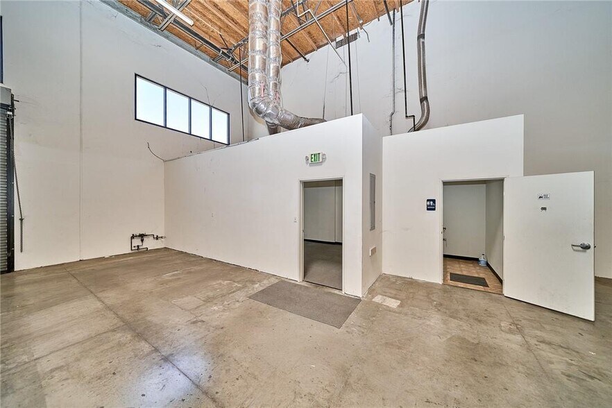 More Photos Of 1773 W San Bernardino Rd, West Covina Warehouse For Lease