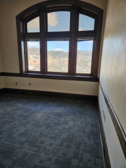 More Photos Of 17 Howard St, Cumberland Office For Lease