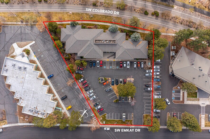 More Photos Of 1011 SW Emkay Dr, Bend Office For Lease