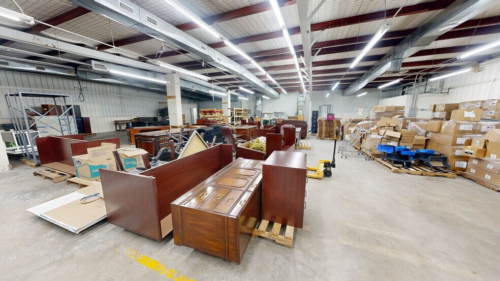 More Photos Of 555 N 13th St, Rogers Warehouse For Lease