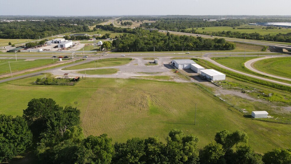 More Photos Of 120 W Peak Blvd, Muskogee Freestanding For Sale