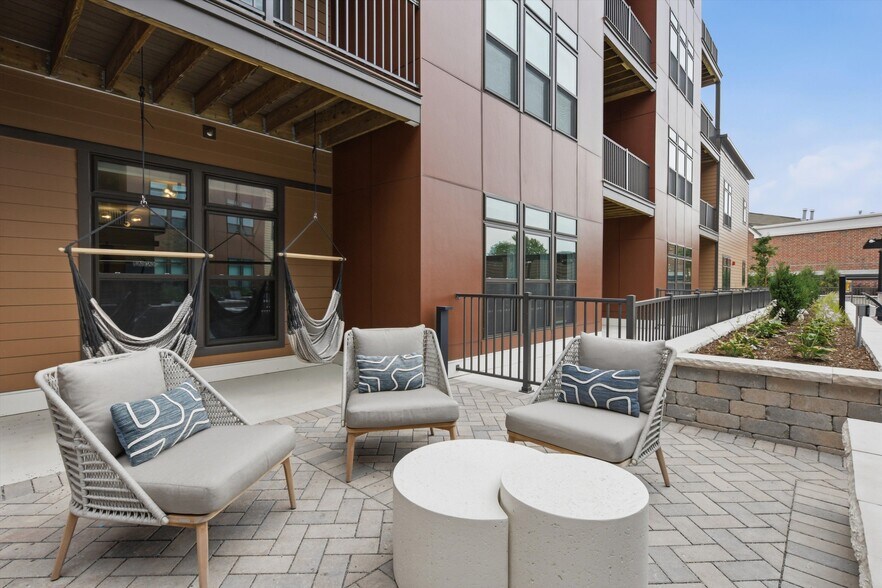 More Photos Of 1850 Glenview Rd, Glenview Apartments For Lease