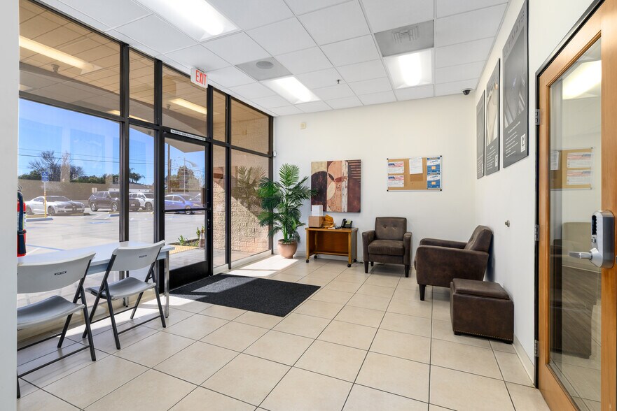 More Photos Of 19731 Nordhoff St, Northridge Warehouse For Lease