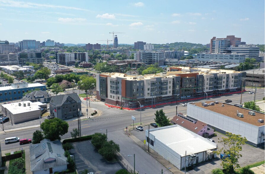 More Photos Of 2106 Charlotte Ave, Nashville Medical For Sale