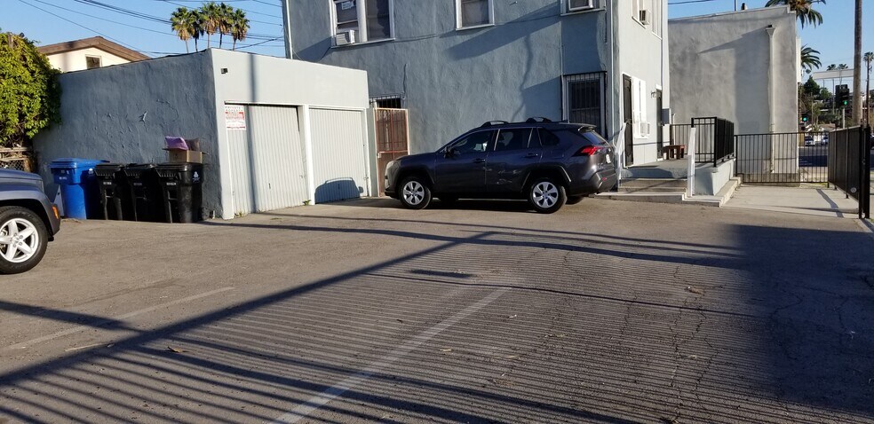 More Photos Of 4973-4975 N Huntington Dr, Los Angeles Storefront Retail Residential For Lease