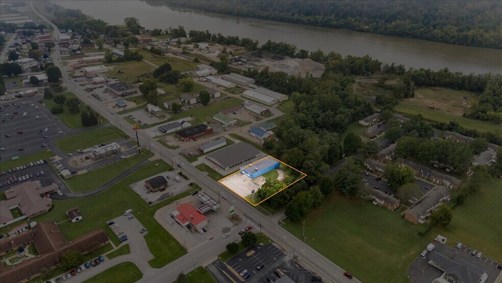 More Photos Of 516 Washington St, Ravenswood Freestanding For Lease