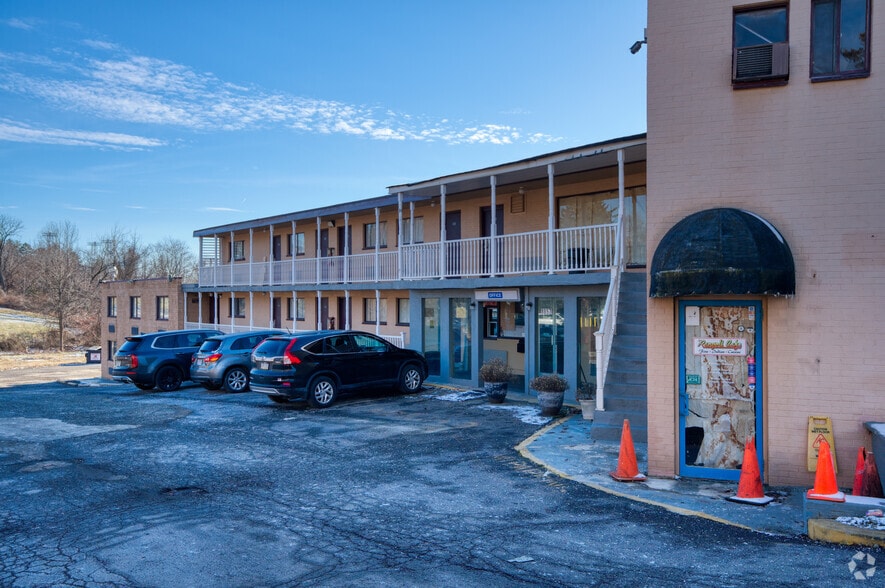 8857 University Blvd, Coraopolis, PA 15108 Hotel For Sale