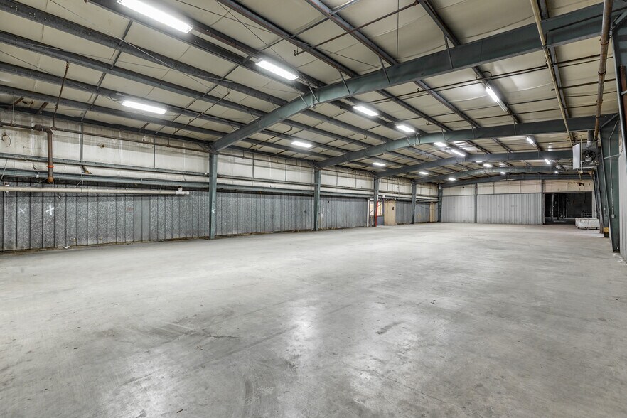 More Photos Of 1318 Underwood St, Dalton Warehouse For Lease