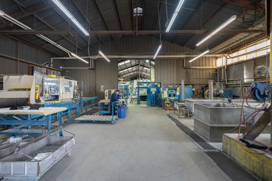 More Photos Of 424 E Dixon St, Compton Manufacturing For Sale