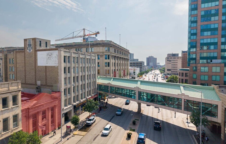 More Photos Of 426 Portage Av, Winnipeg Office For Sale