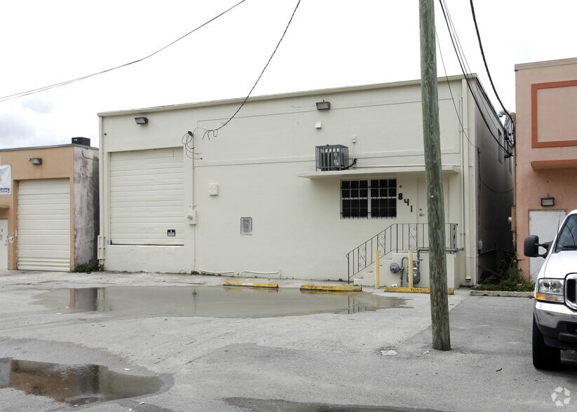 More Photos Of 841 W 17th St, Hialeah Warehouse For Lease