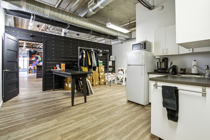 More Photos Of 9411 98 Av NW, Edmonton Office For Sale