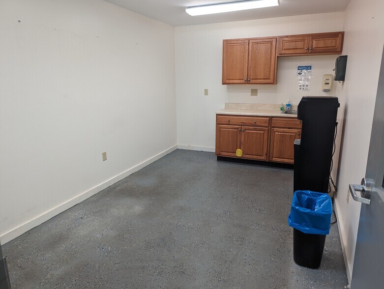 More Photos Of 770 Derby Ave, Seymour Warehouse For Lease