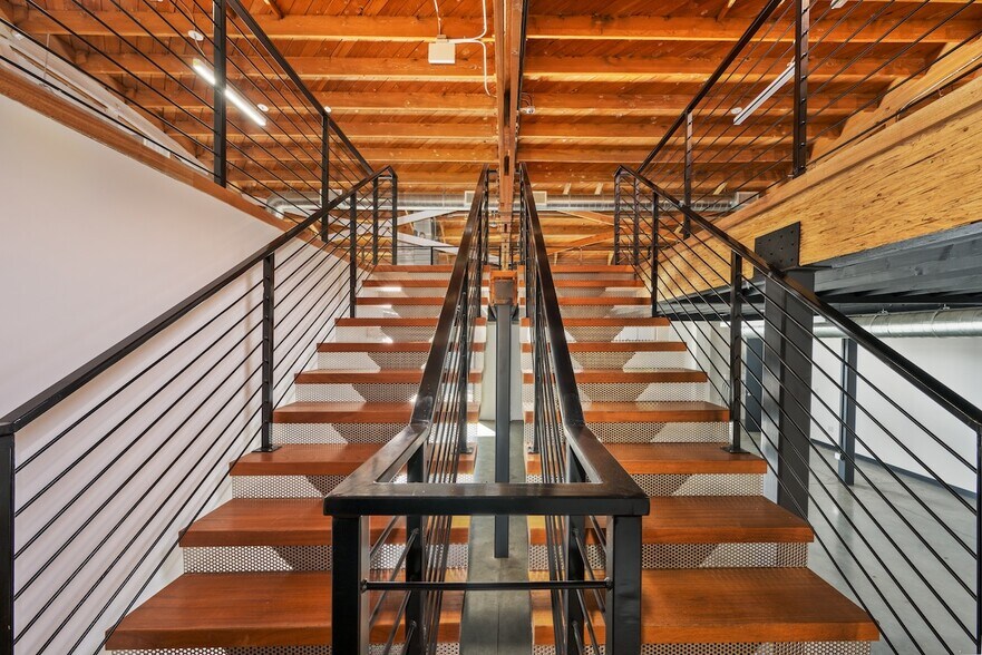 More Photos Of 4310-4312 W Jefferson Blvd, Los Angeles Loft Creative Space For Lease