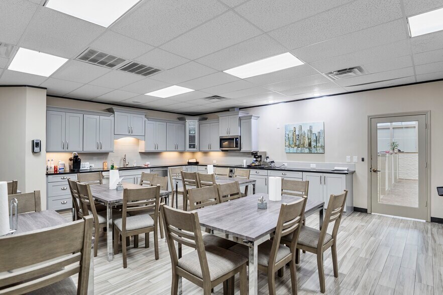 More Photos Of 2901 W Sam Houston Pky N, Houston Flex For Lease