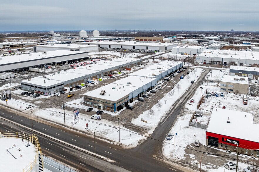 More Photos Of 4001-4099 Boul Saint-Jean-Baptiste, Montréal Light Manufacturing For Sale