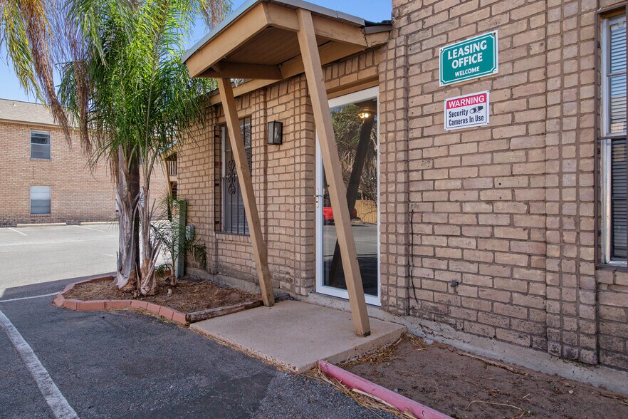 More Photos Of 1500 Sam Houston, Harlingen Apartments For Sale