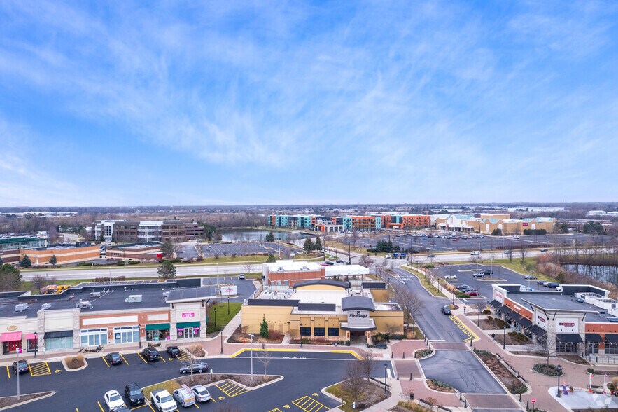 More Photos Of 930 Milwaukee Ave, Lincolnshire Unknown For Lease